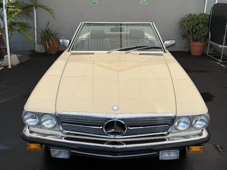 Mercedes-benz-380-class-1982-27