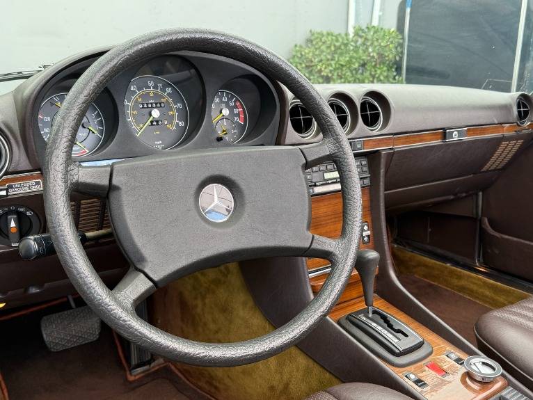 Mercedes-benz-380-class-1982-42