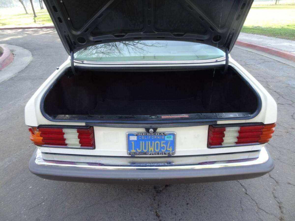 Mercedes-benz-380-class-380-se-1984-11