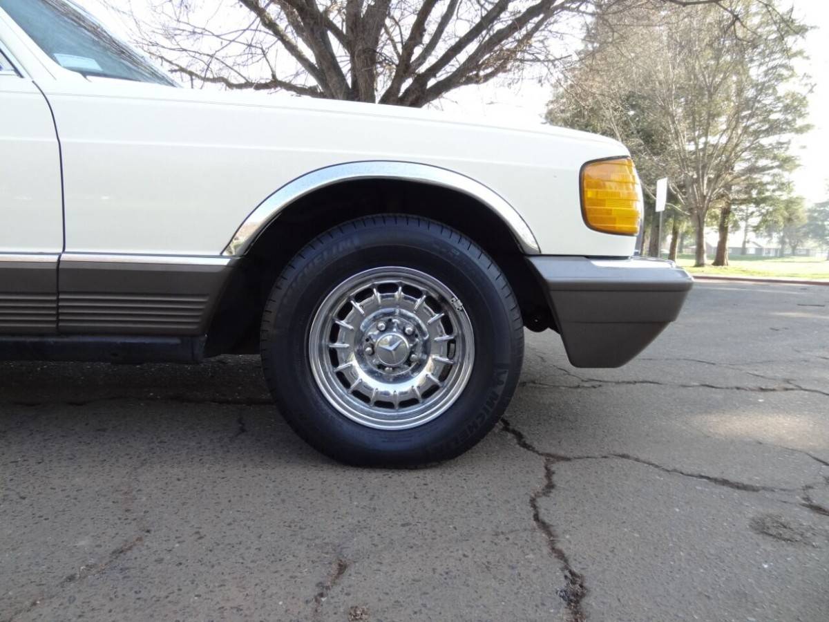 Mercedes-benz-380-class-380-se-1984-8