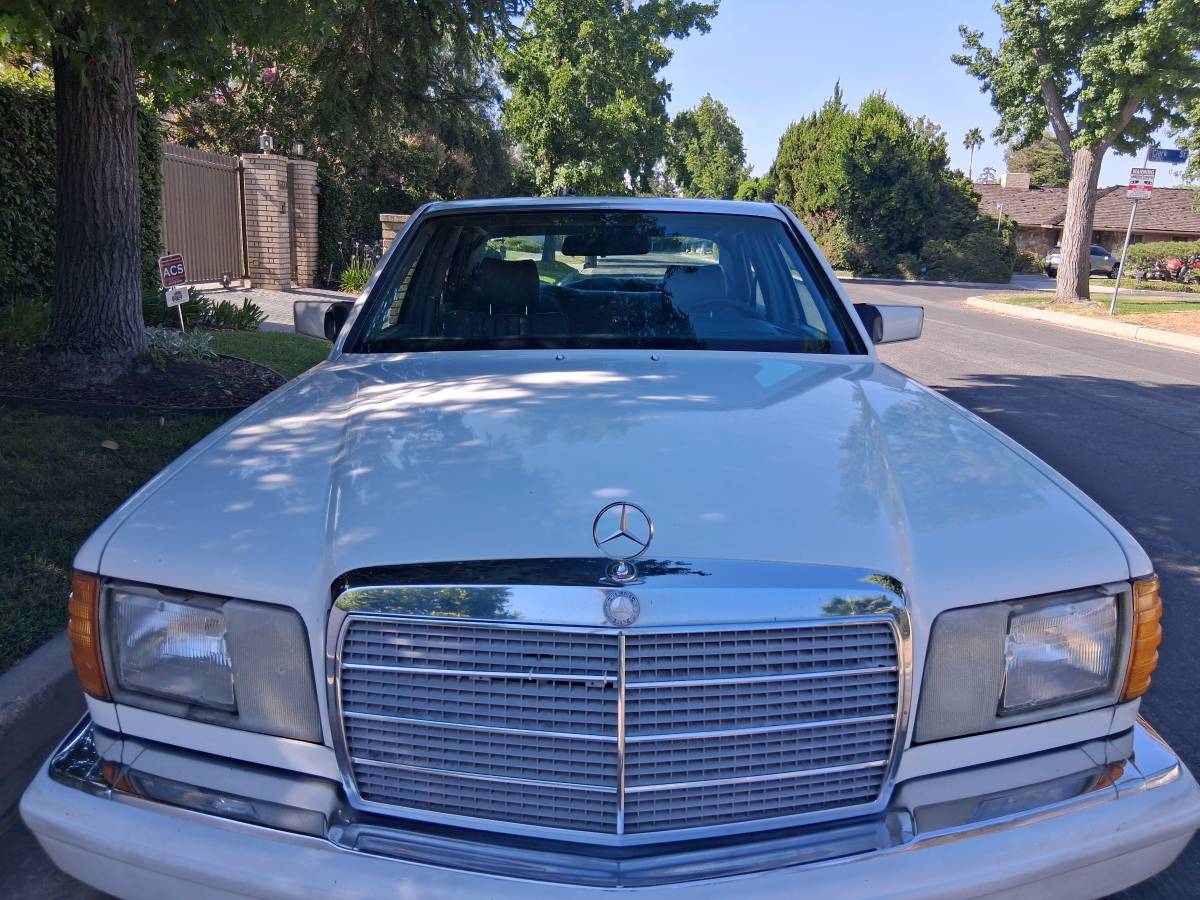 Mercedes-benz-380-se-1985-white-12