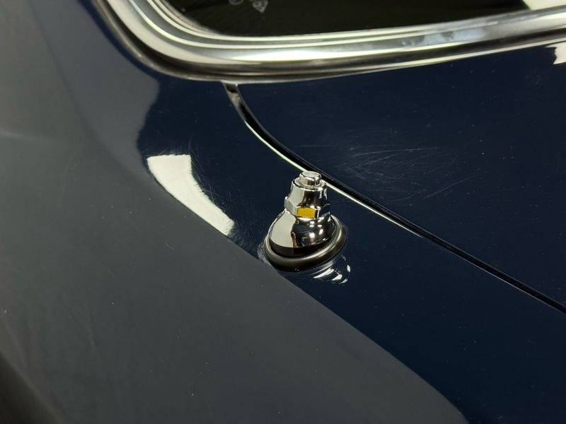 Mercedes-benz-380-series-sec-2d-coupe-1982-blue-22