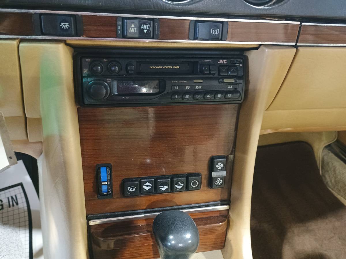 Mercedes-benz-380-sl-1982-13