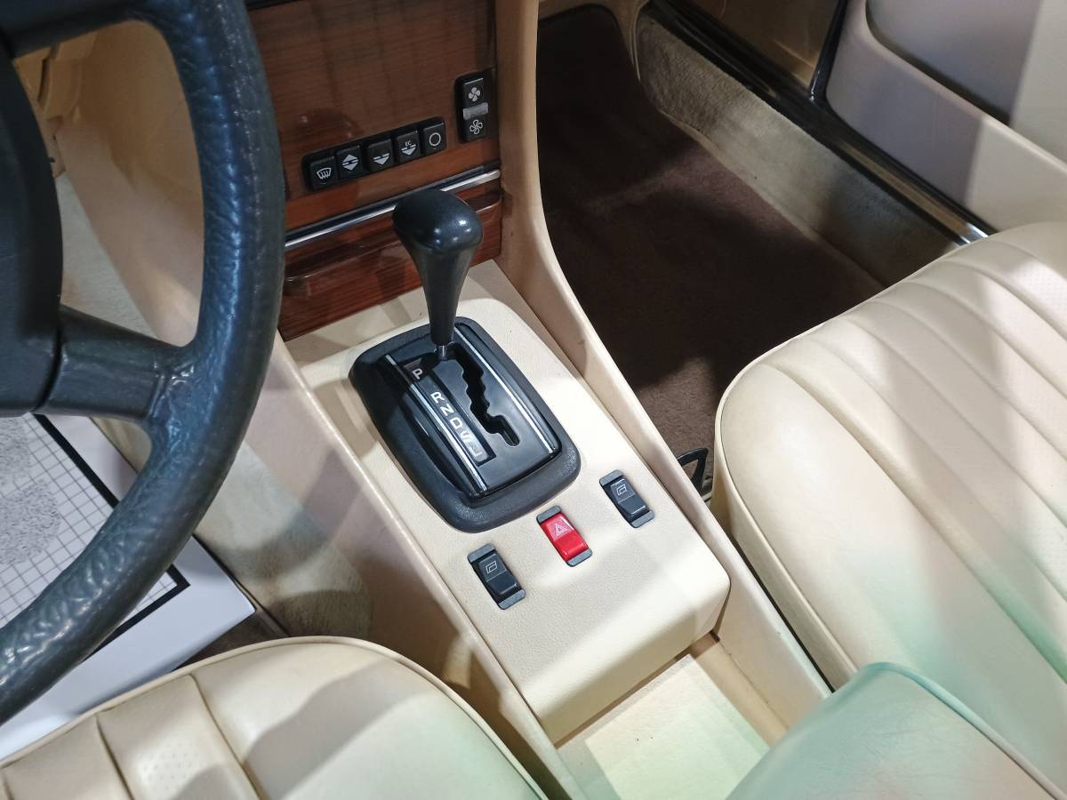Mercedes-benz-380-sl-1982-14
