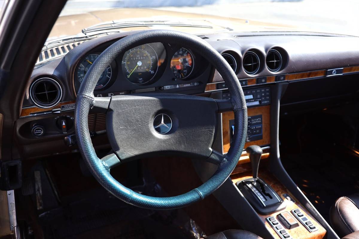 Mercedes-benz-380-slc-1981-black-13