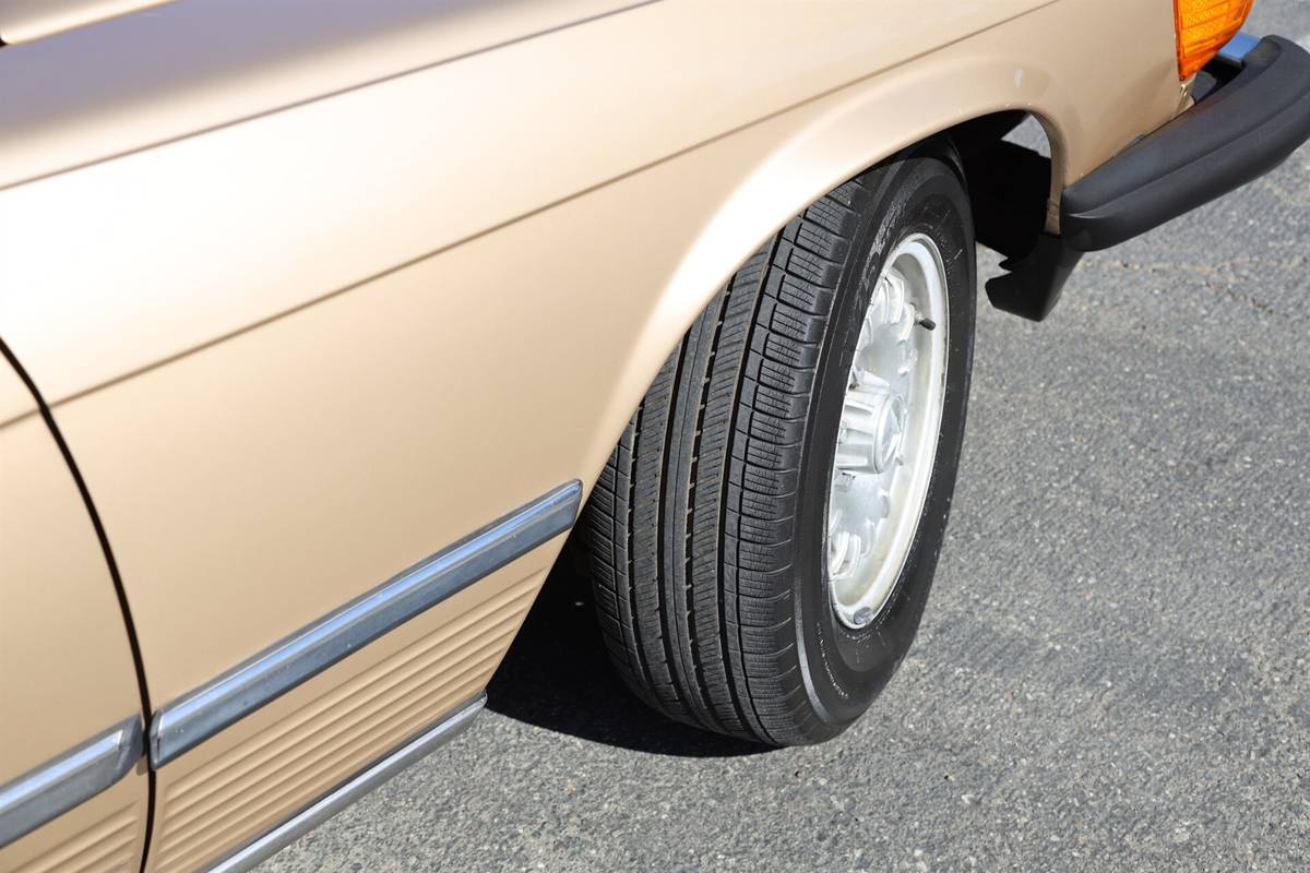 Mercedes-benz-380-slc-1981-black-20