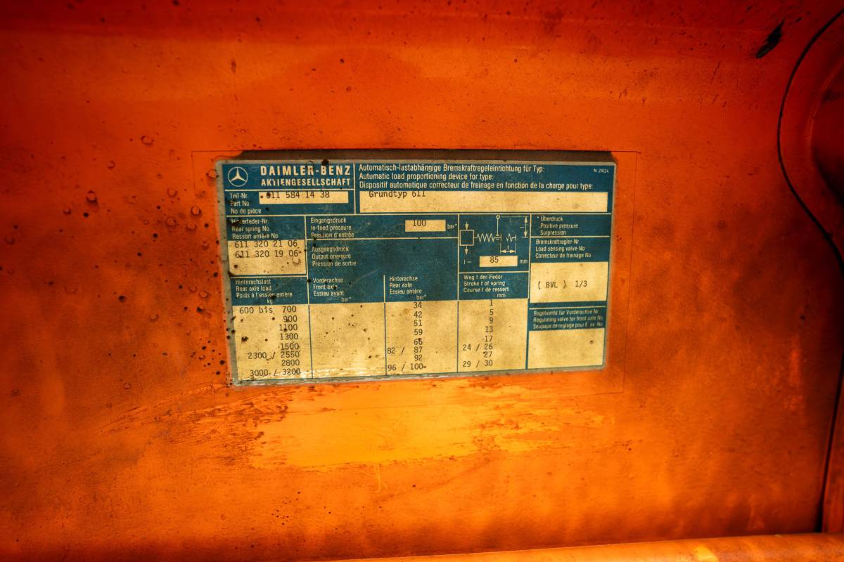 Mercedes-benz-407d-diesel-1986-orange-16
