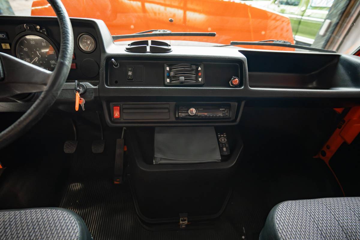 Mercedes-benz-407d-diesel-1986-orange-2
