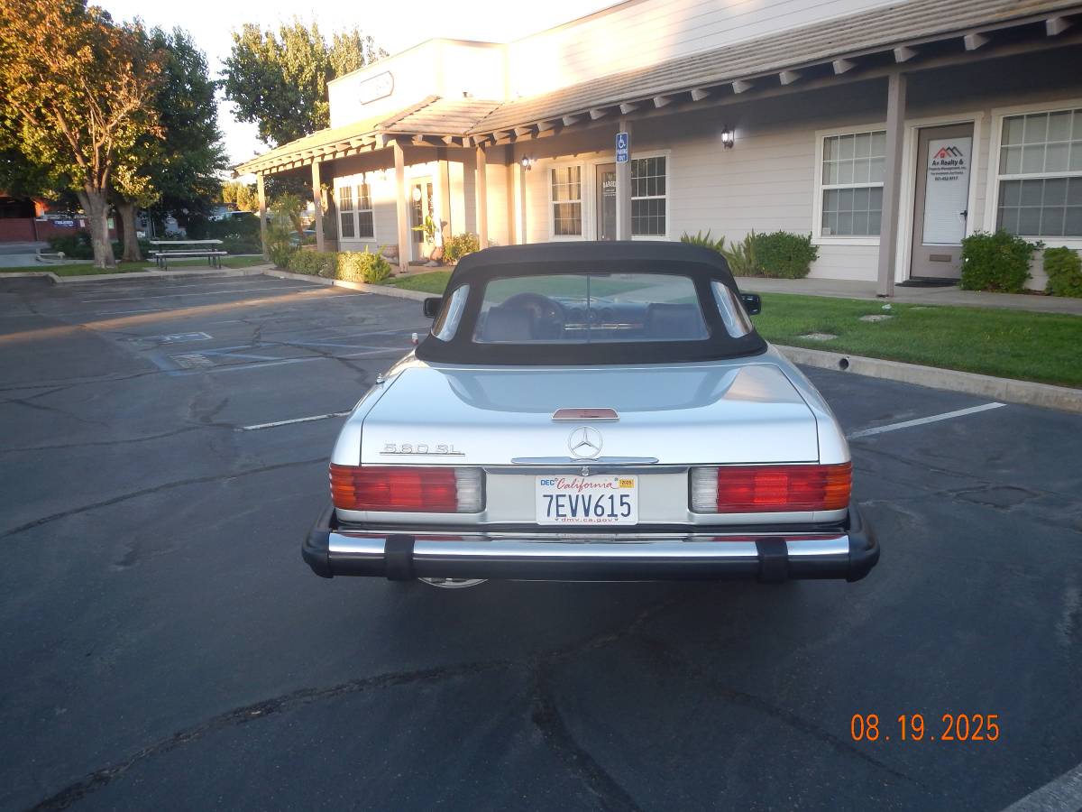Mercedes-benz-560-560sl-1988-silver-15