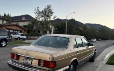 Mercedes-benz-560-class-1986-4