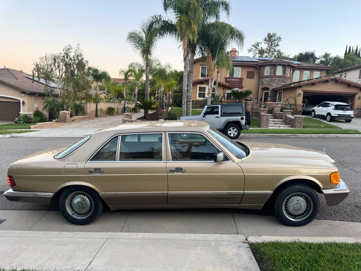 Mercedes-benz-560-class-1986-6