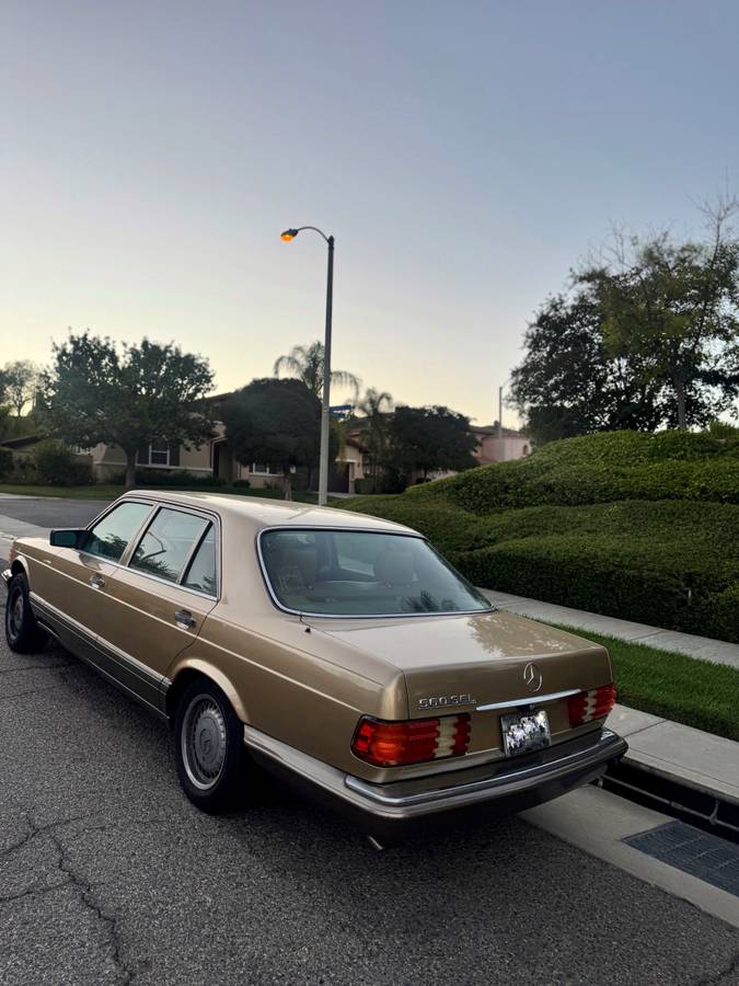 Mercedes-benz-560-class-1986