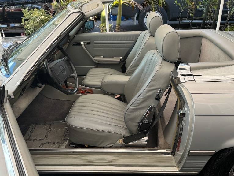 Mercedes-benz-560-class-1987-11