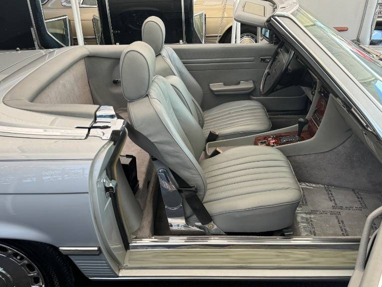Mercedes-benz-560-class-1987-12