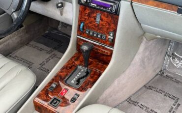 Mercedes-benz-560-class-1987-13