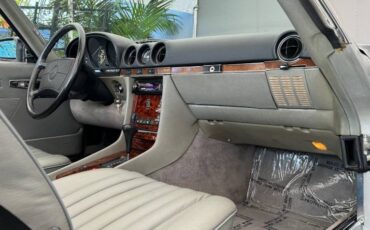 Mercedes-benz-560-class-1987-15