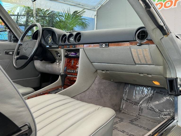 Mercedes-benz-560-class-1987-15