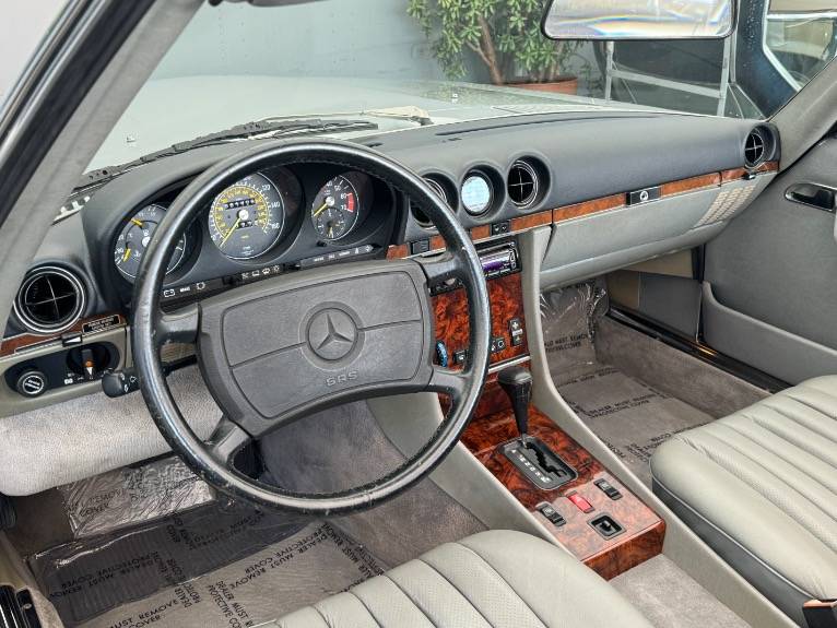 Mercedes-benz-560-class-1987-16