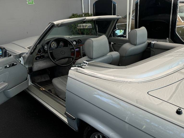 Mercedes-benz-560-class-1987-17