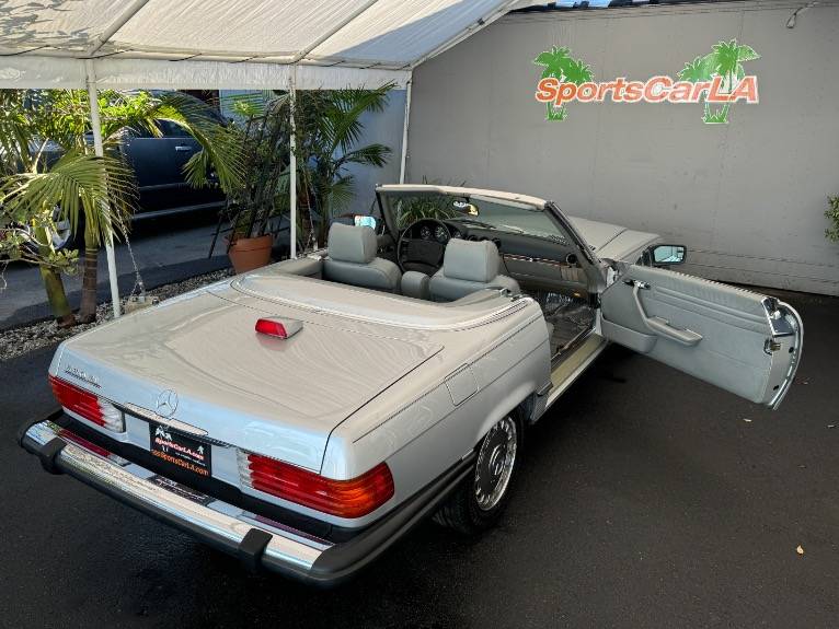Mercedes-benz-560-class-1987-3
