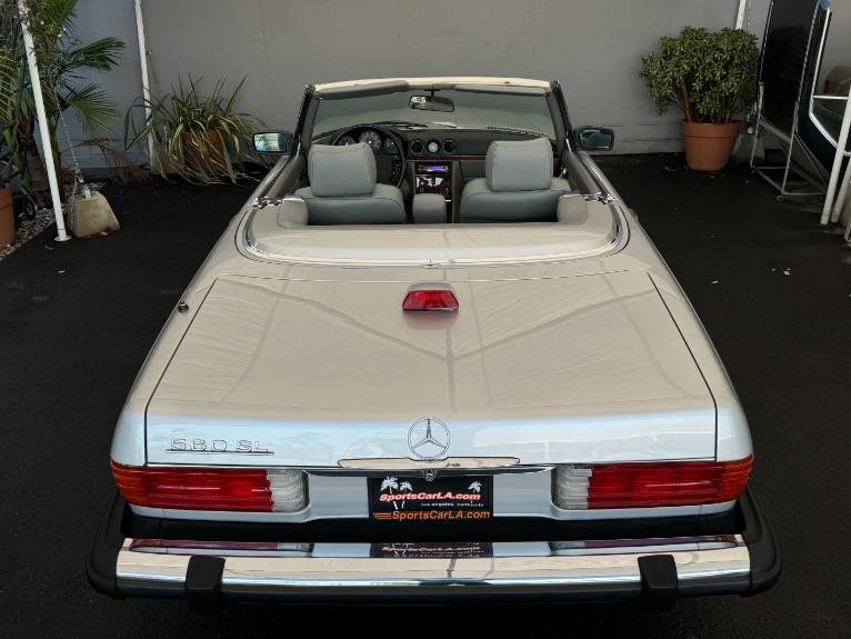 Mercedes-benz-560-class-1987-6