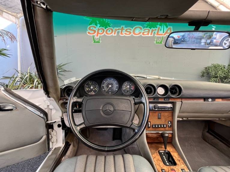 Mercedes-benz-560-class-1988-13