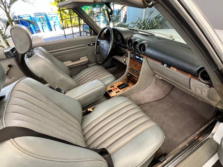 Mercedes-benz-560-class-1988-19