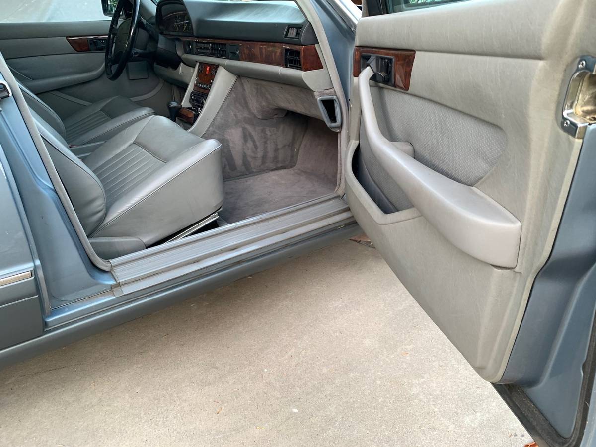 Mercedes-benz-560-sel-1986-blue-1