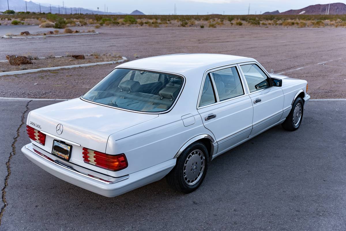 Mercedes-benz-560-sl-1986-white-11