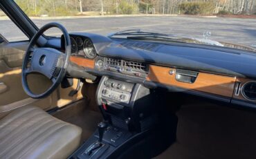 Mercedes-benz-C-class-1975-Burgundy-Tan-16