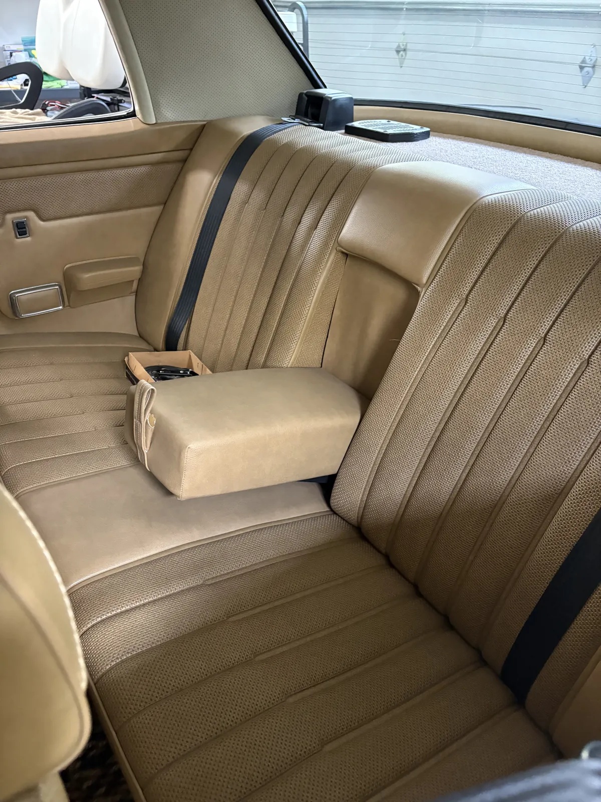 Mercedes-benz-C-class-1975-Burgundy-Tan-9