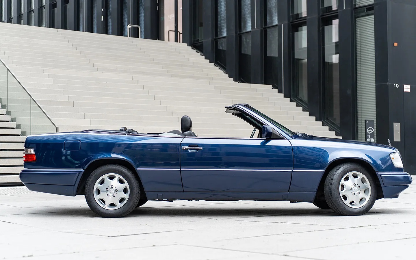 Mercedes-benz-E-class-1995-14