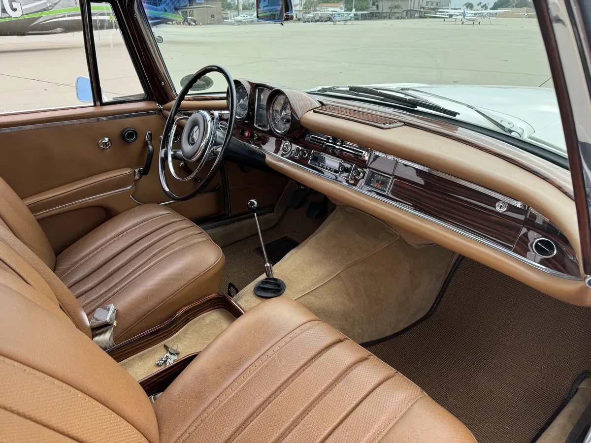 Mercedes-benz-Se-1967-Cream-Saddle-10