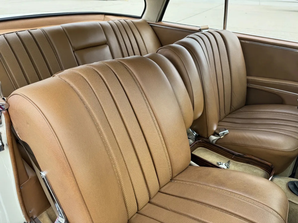 Mercedes-benz-Se-1967-Cream-Saddle-12