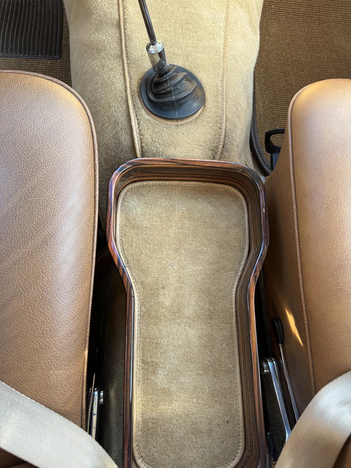 Mercedes-benz-Se-1967-Cream-Saddle-19