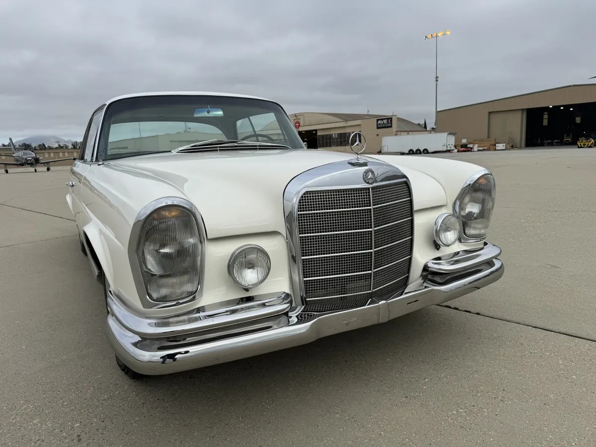 Mercedes-benz-Se-1967-Cream-Saddle-2