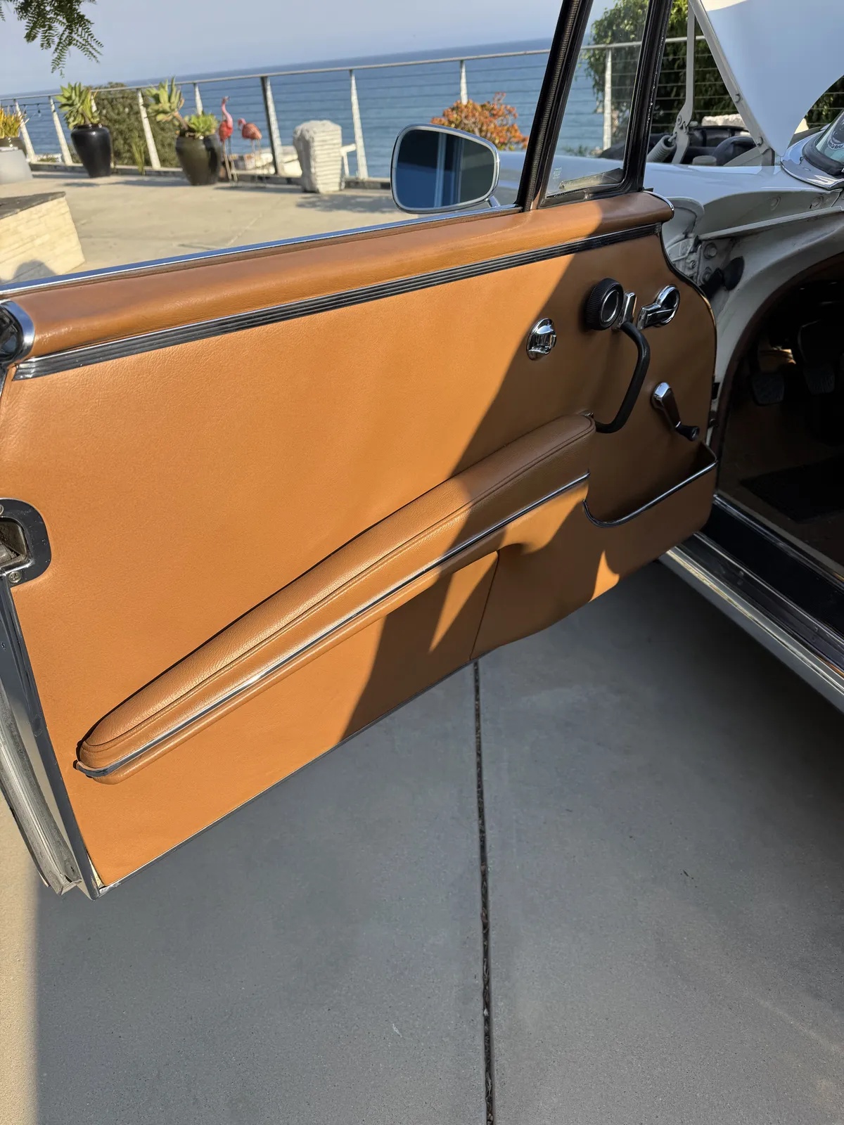 Mercedes-benz-Se-1967-Cream-Saddle-8