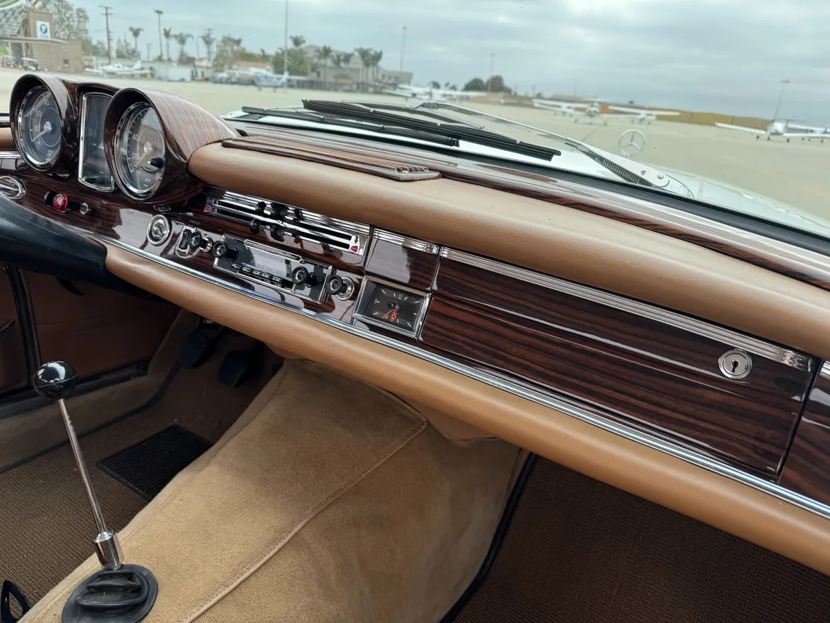 Mercedes-benz-Se-1967-Cream-Saddle-9