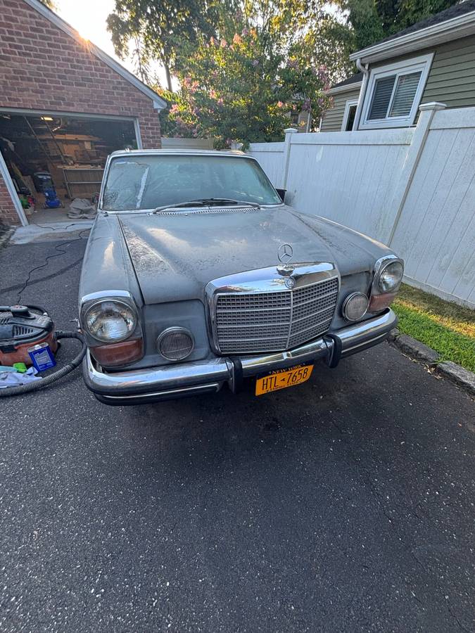 Mercedes-benz-c-class-1971-grey-1