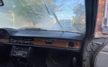 Mercedes-benz-c-class-1971-grey-10