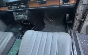 Mercedes-benz-c-class-1971-grey-12