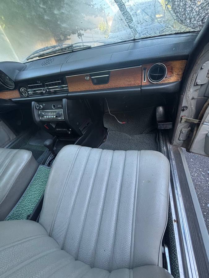 Mercedes-benz-c-class-1971-grey-12
