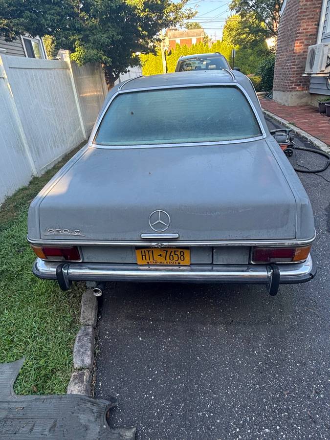 Mercedes-benz-c-class-1971-grey-18