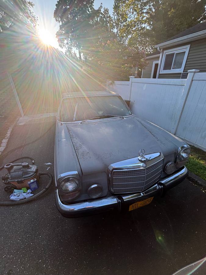 Mercedes-benz-c-class-1971-grey-3