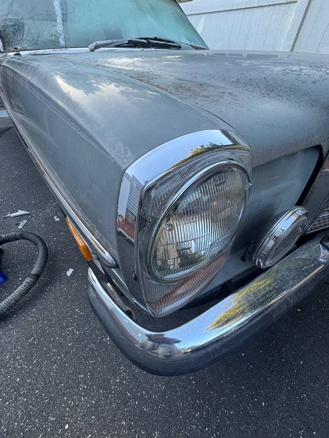 Mercedes-benz-c-class-1971-grey-4