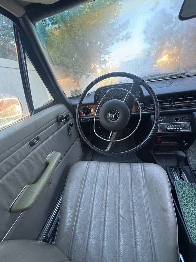 Mercedes-benz-c-class-1971-grey-7