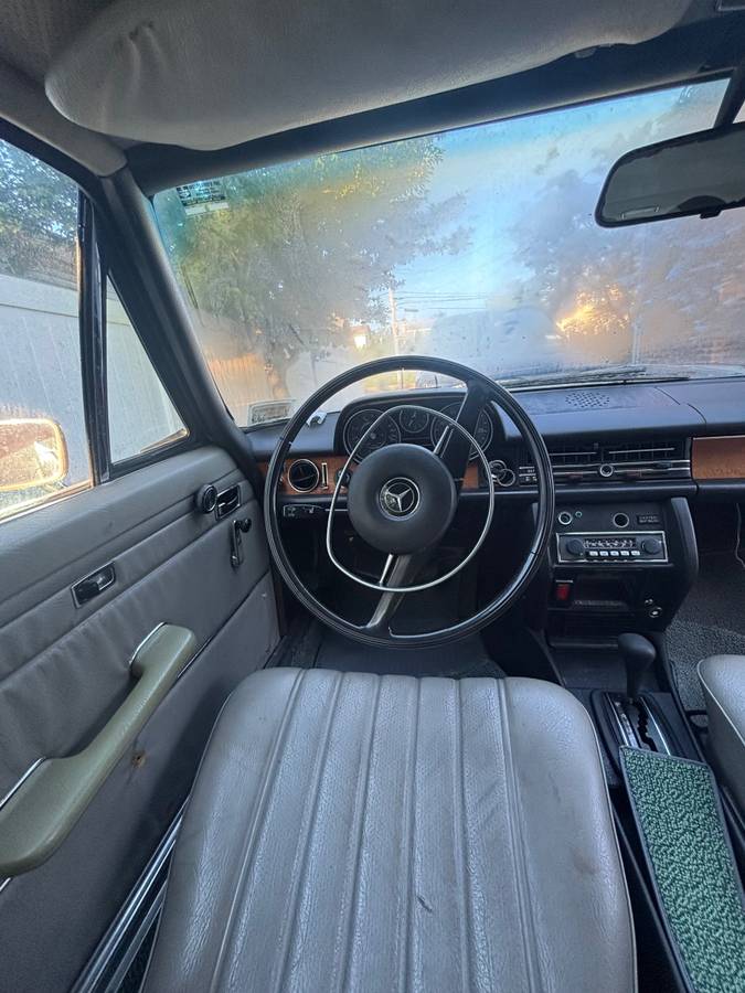 Mercedes-benz-c-class-1971-grey-8