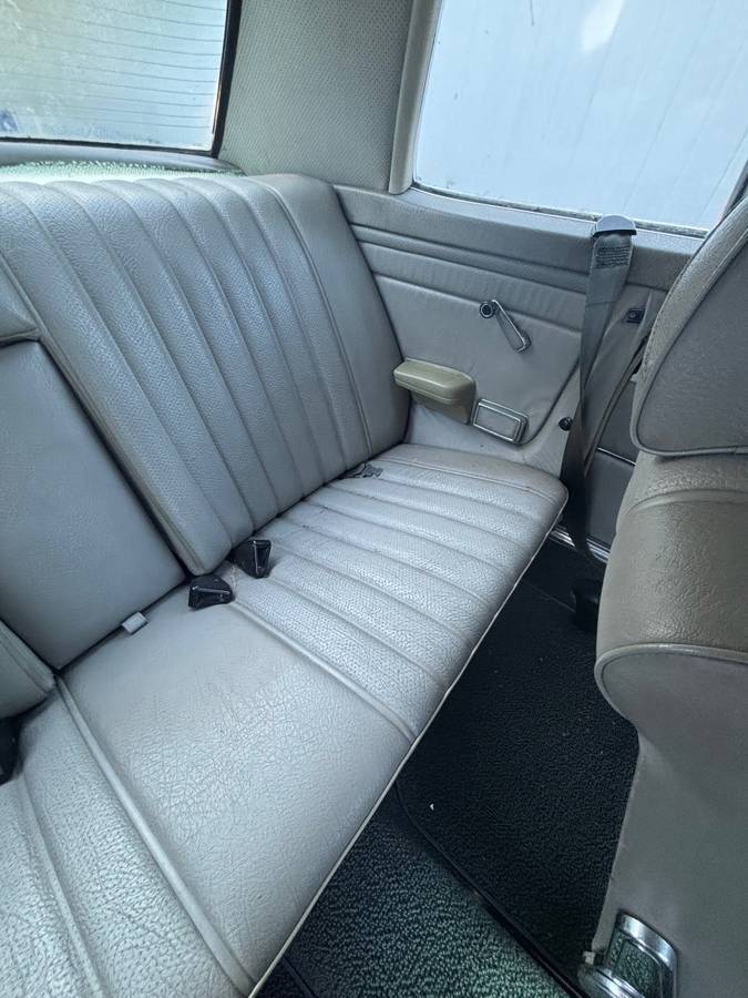 Mercedes-benz-c-class-1971-grey-9