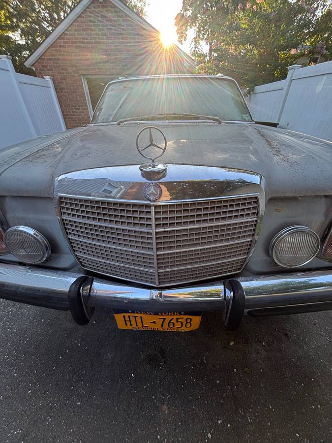 Mercedes-benz-c-class-1971-grey