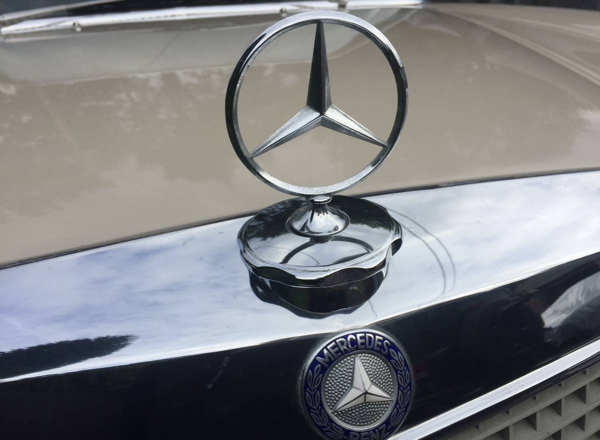 Mercedes-benz-c-class-1972-white-1